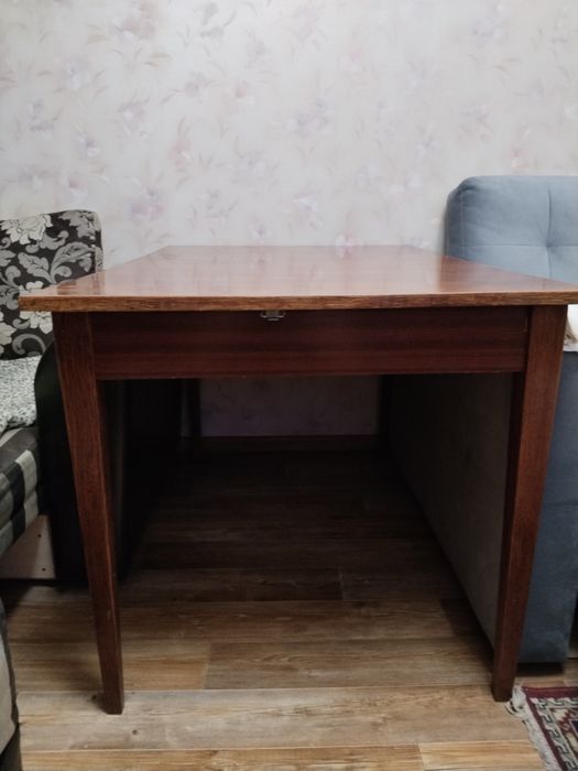 Продам стол полированный