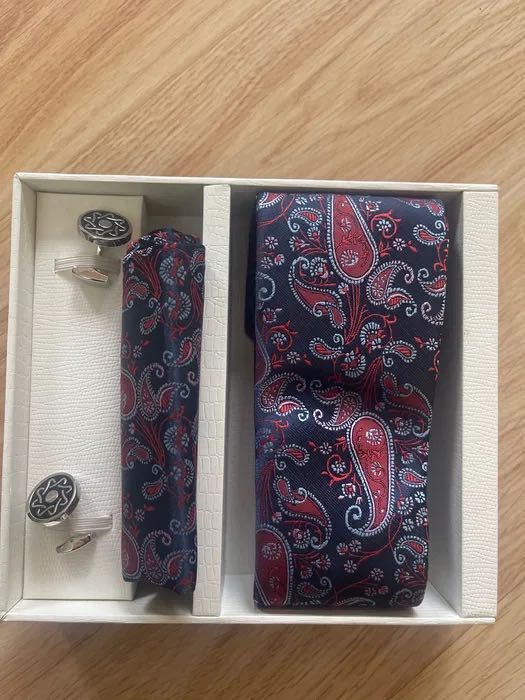 Запонки и галстук SARAR