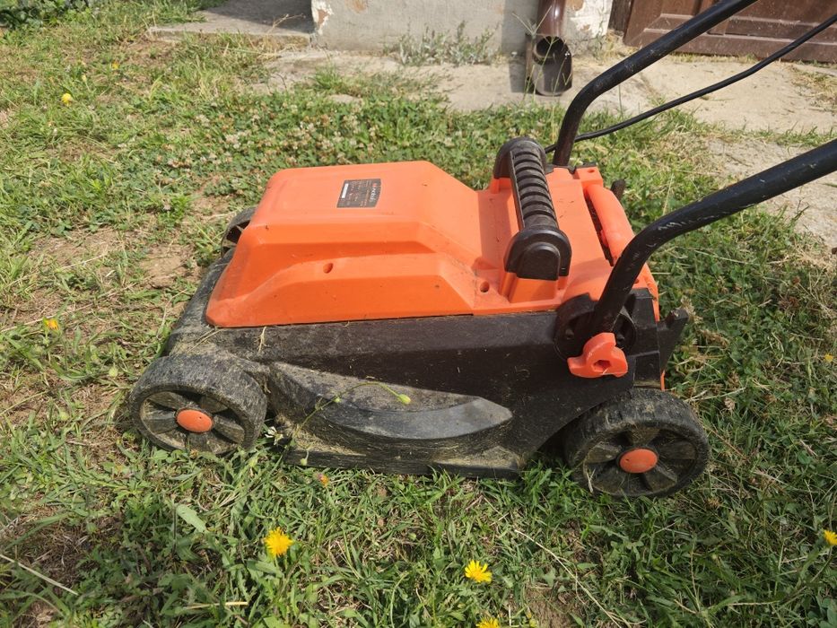 Vând mașină de tuns iarba electrica cu fir elEvotools LM1200