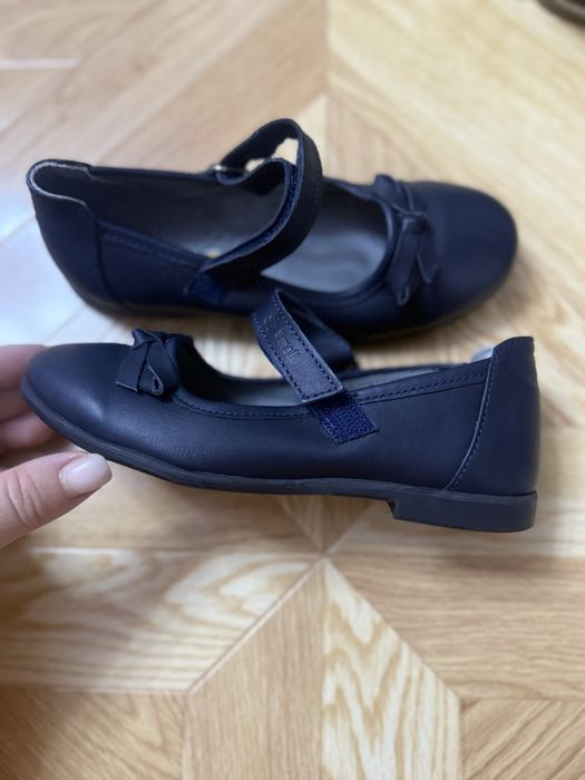 Продам детские туфли