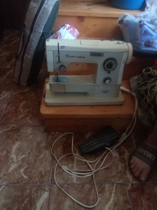 Mașină de cusut electrica sanda  in stare funcțională