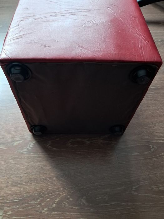 Vând Tabureți rosii