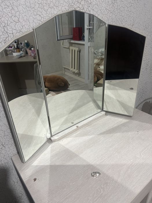 Комод с зеркалом