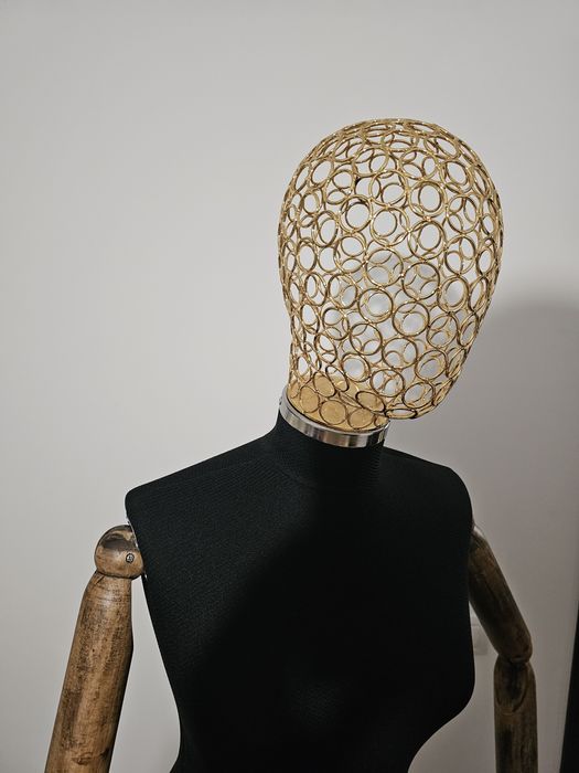 Manechin dama cu maini si degete flexibile