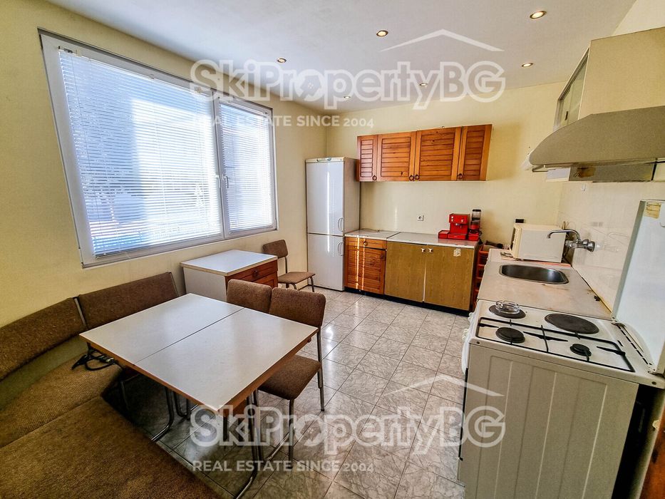 Етаж от къща в добър жилищен район на Самоков!