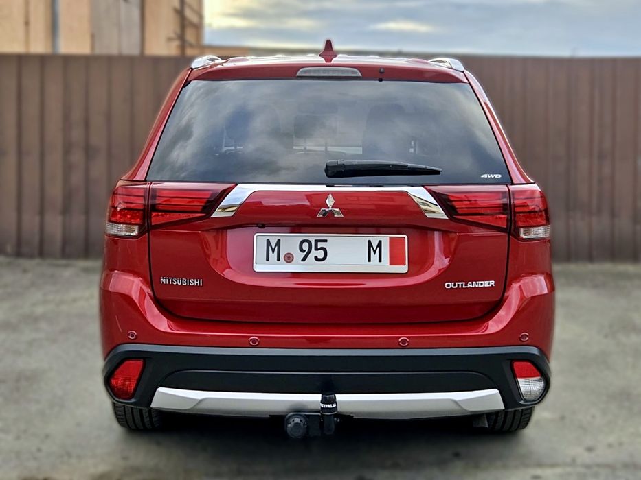 Mitsubishi Outlander~7 Locuri~4x4~Automat~Instyle~Full Extra~Visiniu Metalizat