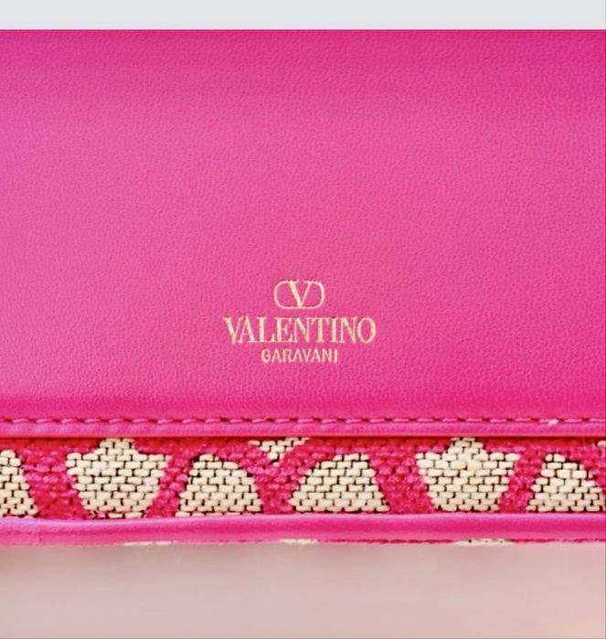 VALENTINO GARAVANI Оригинална Чанта, купена 4620лв, продава се 2069лв