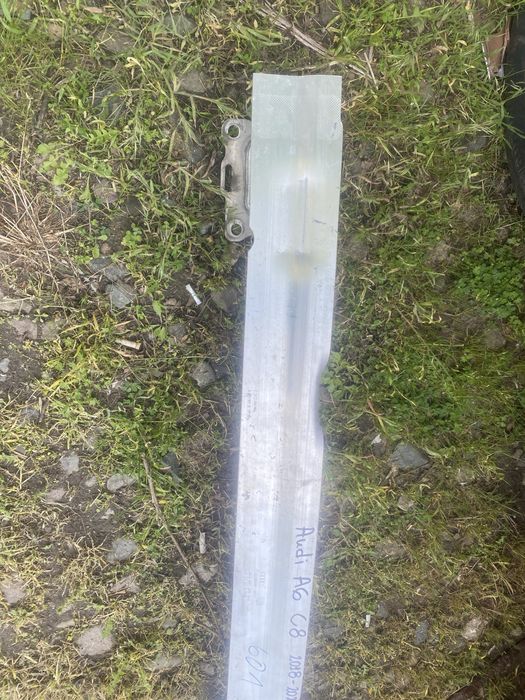 Задна греда под бронята Audi A6 C8