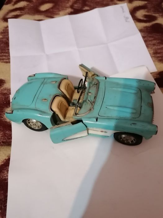 Стара лека колата шевролет