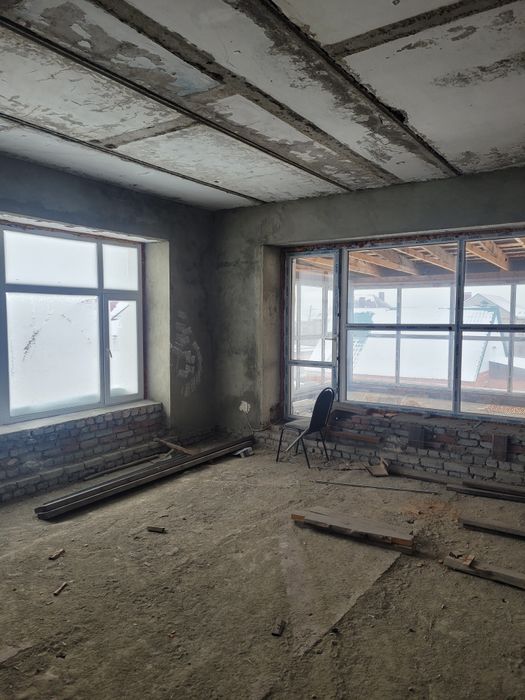 Продам коттедж в черновой отделке с стройматериалом