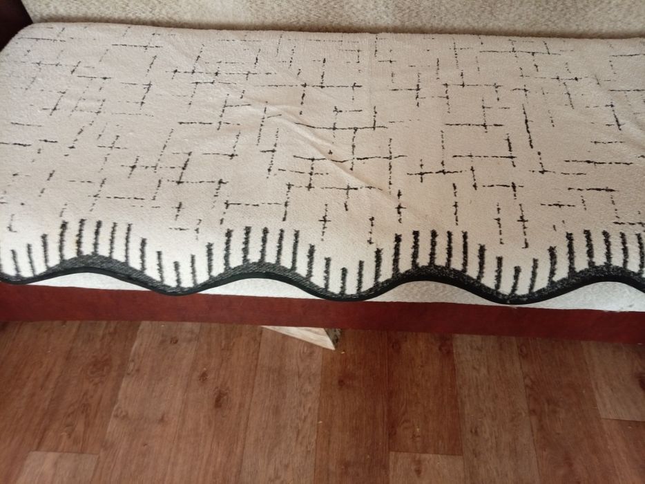 Плед на сиденье дивана