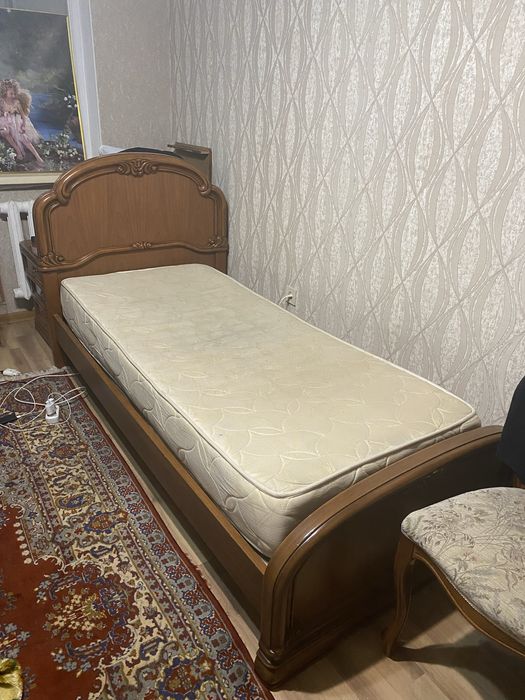 Кровать с матрасом