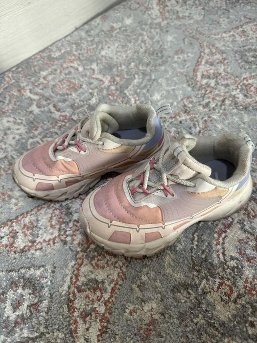 Кроссовки Зара