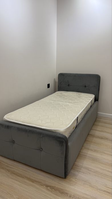 Кровать детская с матрасом