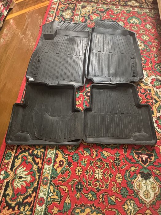 Продам резиновые коврики на кобальт.