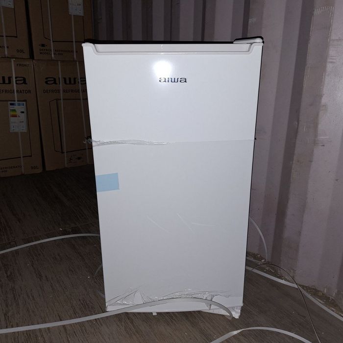 Белый холодильник AIWA (Модель 90) — Надежность и лаконичный стиль