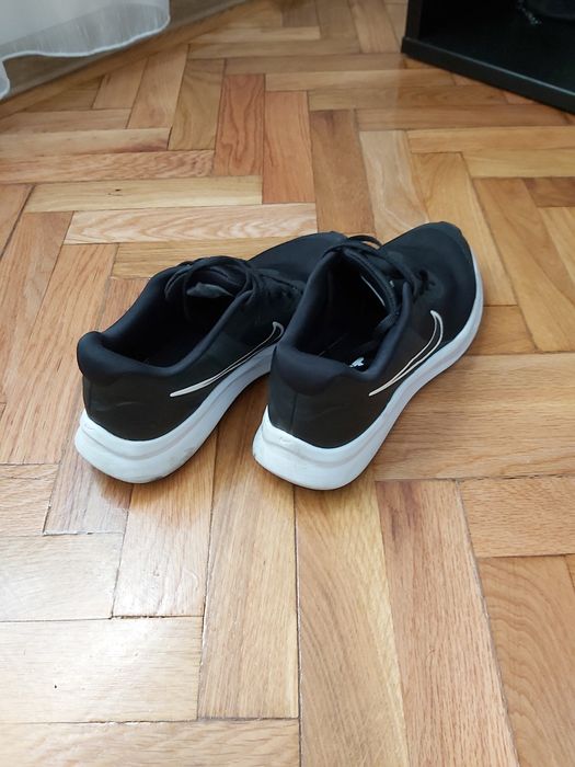 Vând adidași Nike