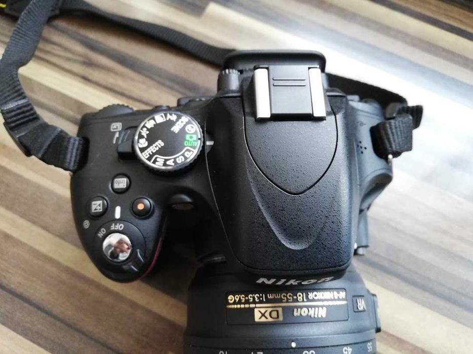 Продавам фотоапарат NIKON D5100 с пълен комплект обективи и аксесоари