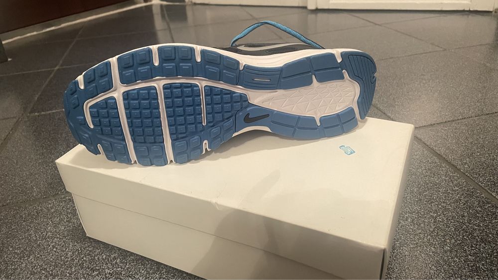 Vand Nike marimea 42