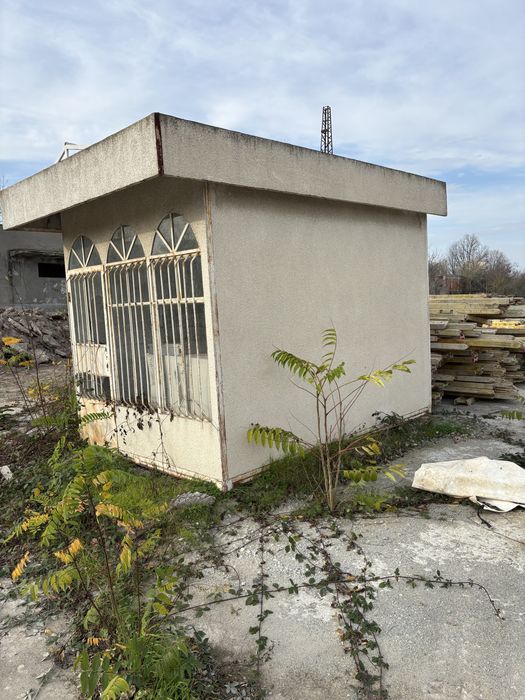 Преместваем бетонен павикион