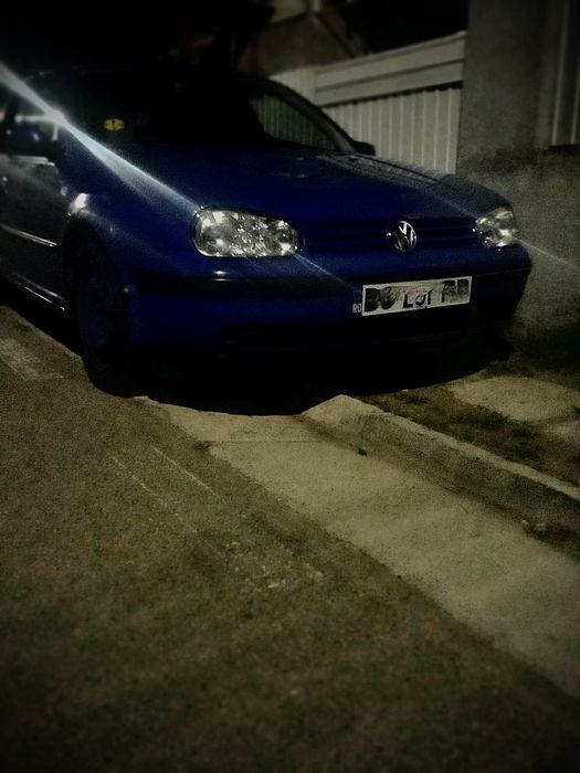 Vând Volkswagen Golf 4 – 1.4 16V, 1999 – 2000 lei
Vând VW Golf 4, anul