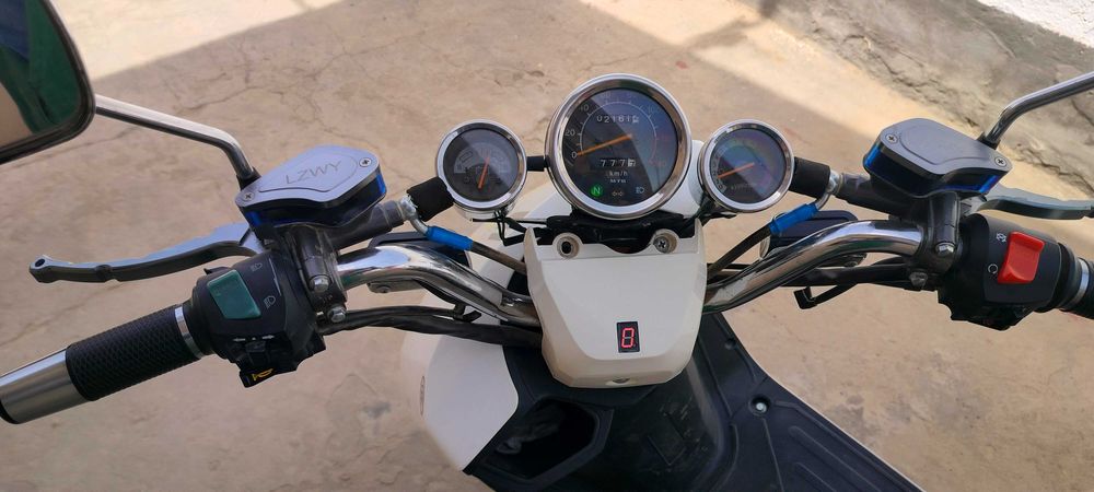 Скутер бензиновый пол автомат