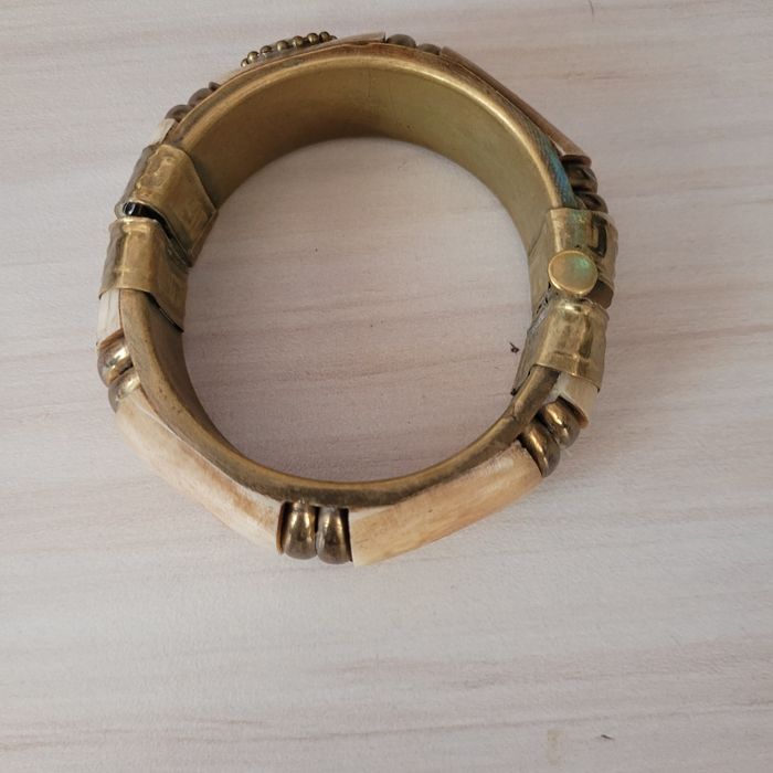 Яице и пепелник оникс   Дамска  гривна от кост