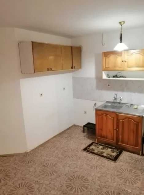 Дава се под наем Едностаен апартамент в Пловдив, Кършияка - 45 кв.м за 224.4 € - Снимка #1