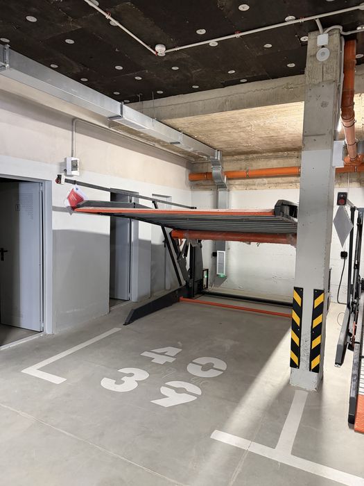 Паркинг платформа за паркиране на две нива