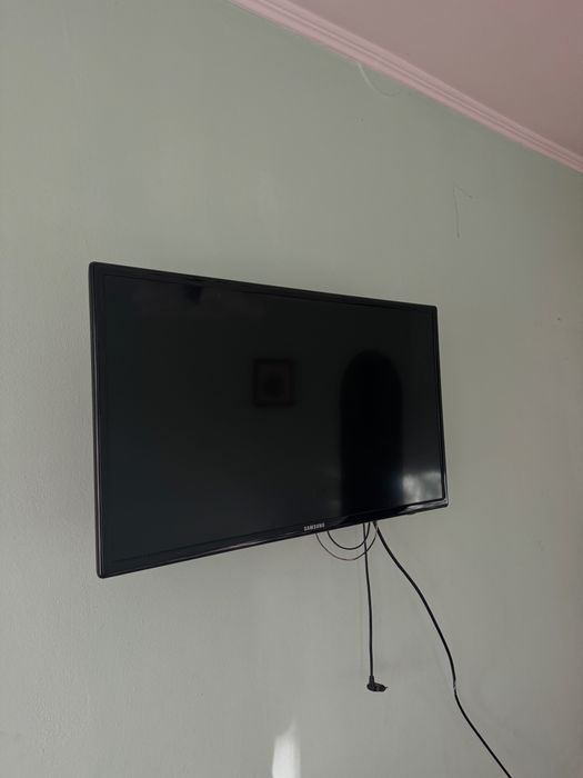 Продам телевизор Samsung 32” (UE32EH4000W)
