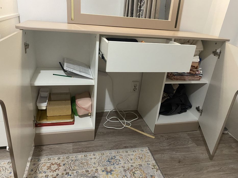 Комод с зеркалом