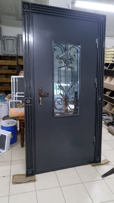 Дверь металлических