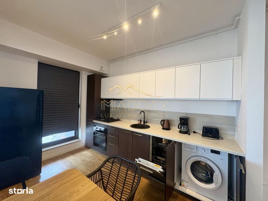 APARTAMENT de LUX cu 3 CAMERE cu Terasa si loc de parcare