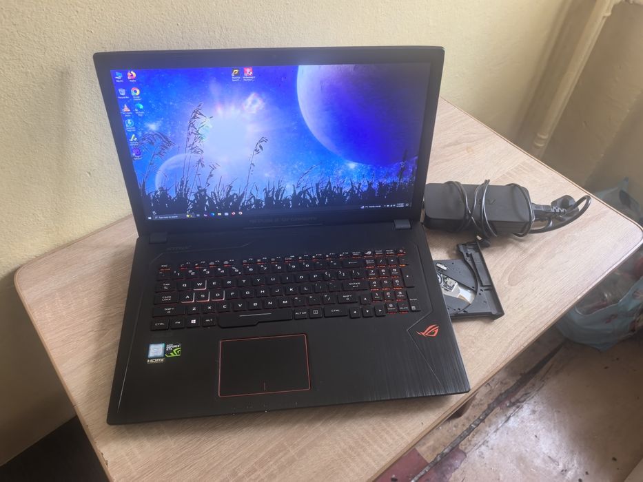 Leptop Asus model:GL 753V i7 7700HQ 17,3 ing 16gr