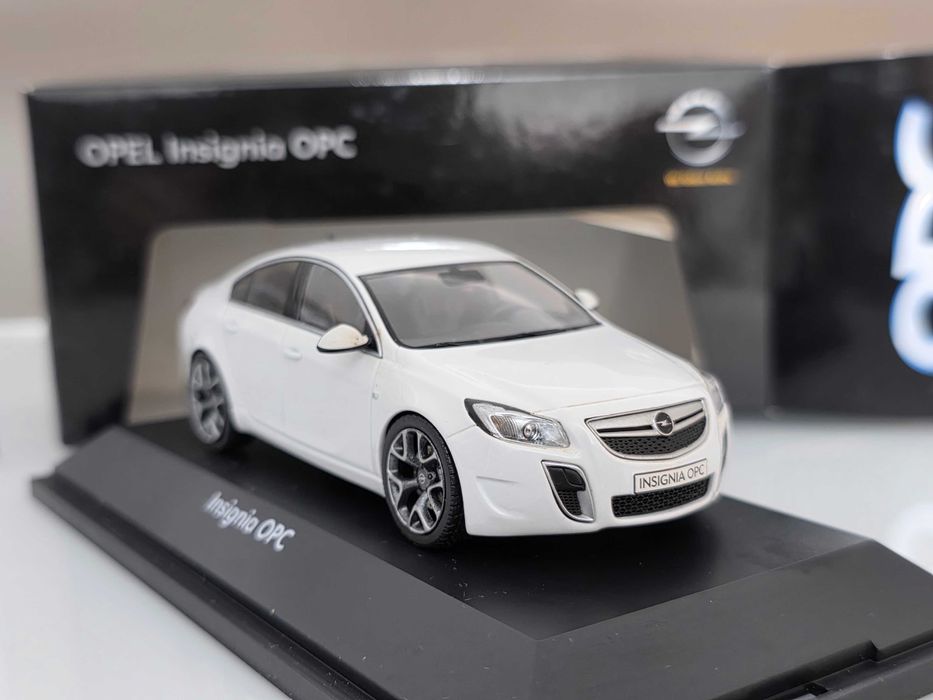 Macheta Auto 1/43 Schuco Dealer Edition Opel Insignia OPC