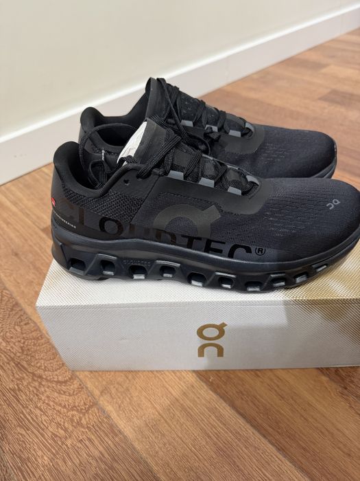 Новые кроссовки ON