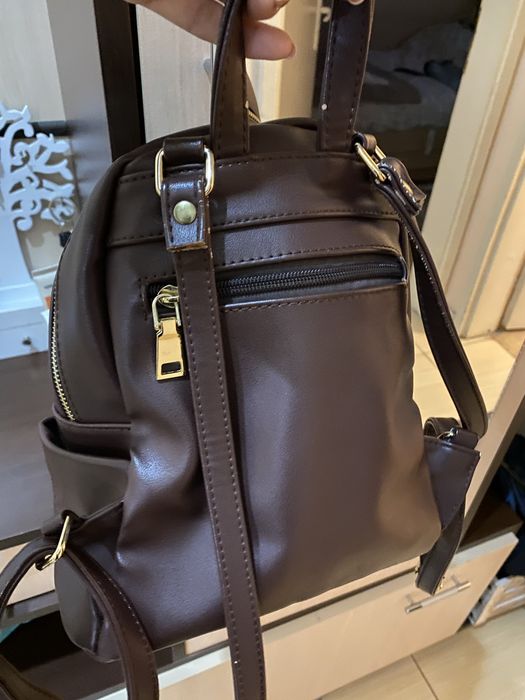 Тъмнокафява/бордо раница Естил