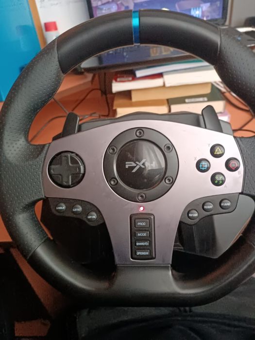 Игровой руль в комплекте