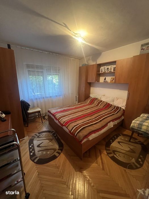 3 decomandate Amaradia parter înalt /4 76 mp centrală termică
