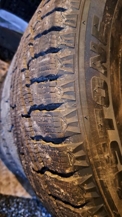 Почти новая резина.