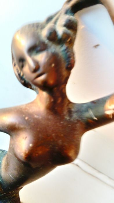 Балерина от бронз на дървен постамент и други тамент