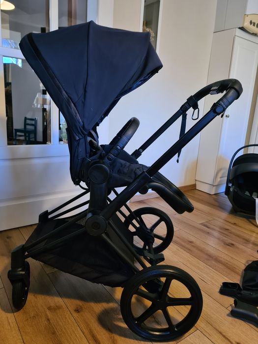 Cybex Priam Platinum 4.0 cu cadru negru mart si scoica Cloud T+ i size