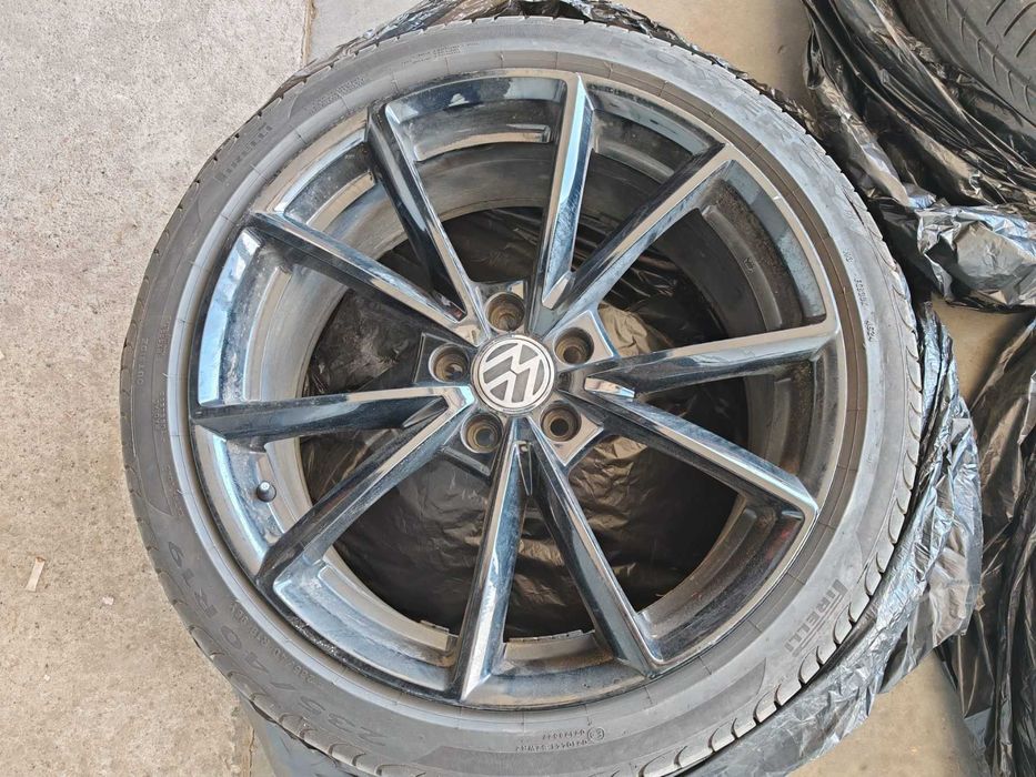 Джанти 19" 8,5J19 5x112 с нови гуми Pirelli Powergy 235/40R19 VW, AUDI