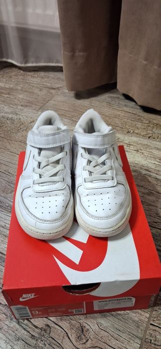 Бели маратонки Найк Nike