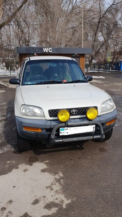 Автомобиль RAV4 правый руль