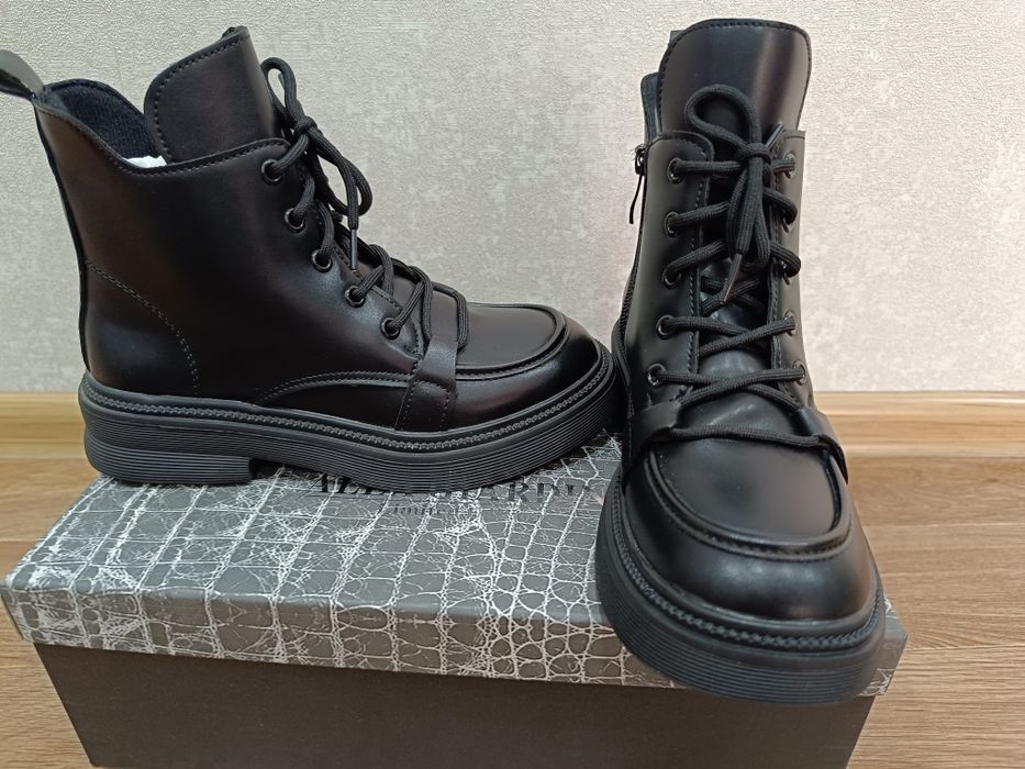 Новые ботинки на девочку р36