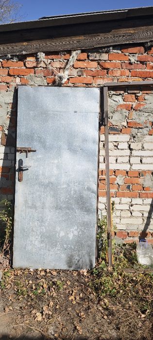 Продам железную дверь