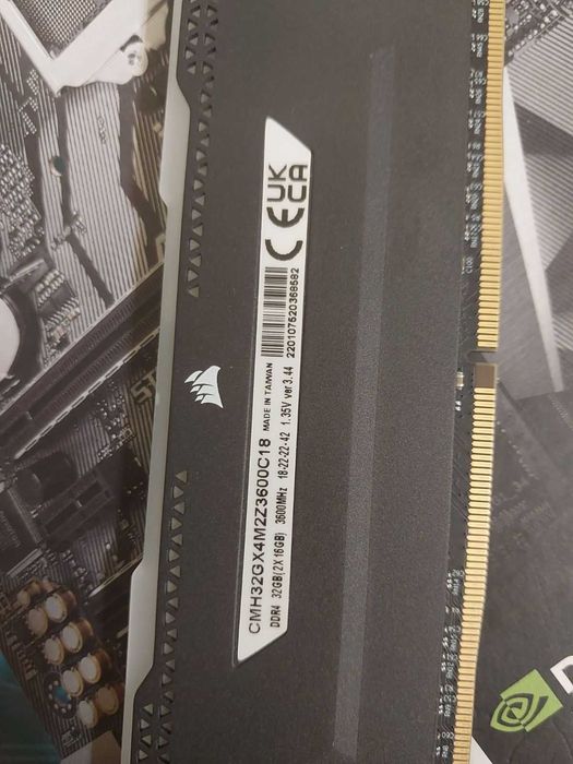16GB DDR4 3600Mhz CL18 - Corsair Vengeance RGB Pro SL