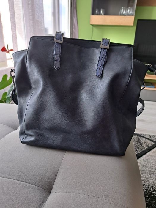 Дамска чанта тъмно синьо