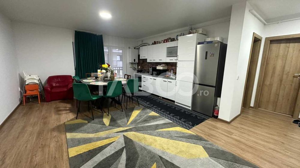 Propietar vand apartament cu 3 camere ,67mp utili ,2 baii ,balcon si parcare privata